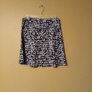 White Sierra black/white above the knee skirt